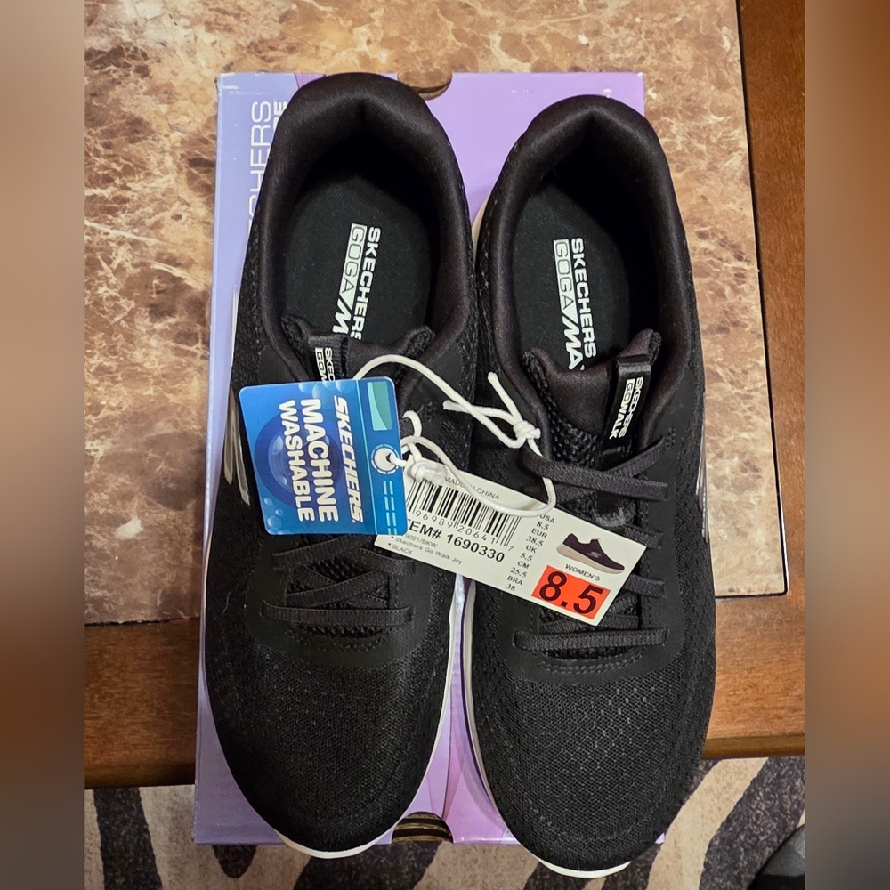 Skechers Gowalk Joy Black Sneakers with 5GEN cushioned midsoles. - Picture 3 of 4